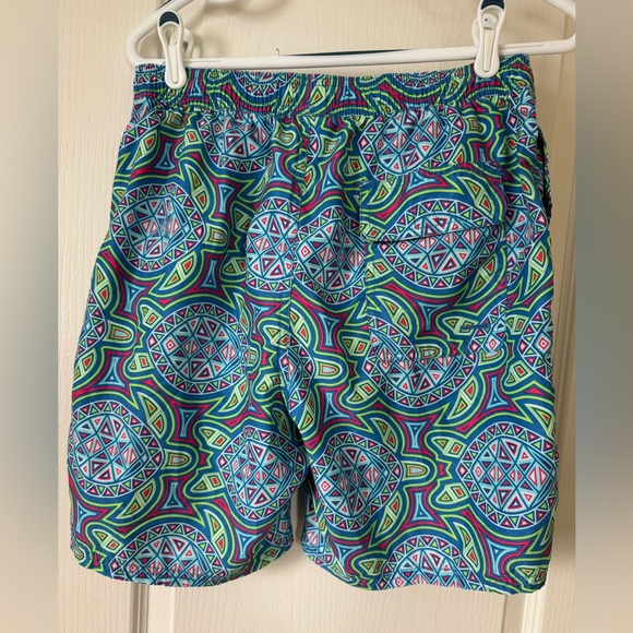 Vineyard Vines Sea of Turtles Bungalow Swim Trunks - Men’s Small - Picture 6 of 6